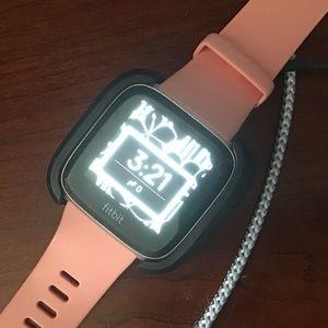 SOLD ❤️❤️Fitbit BBC Versa series 1 in mint condi
